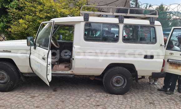 ይግዙ ያገለገለ Toyota Camry (Japan) ነጭ መኪና በ አቢይቲ–ካና በ ኢትዮጵያ ይግዙ ያገለገለ Toyota Camry (Japan) ነጭ መኪና በ አቢይቲ–ካና በ ኢትዮጵያ