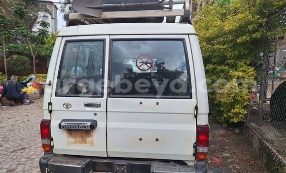 ይግዙ ያገለገለ Toyota Camry (Japan) ነጭ መኪና በ አቢይቲ–ካና በ ኢትዮጵያ ይግዙ ያገለገለ Toyota Camry (Japan) ነጭ መኪና በ አቢይቲ–ካና በ ኢትዮጵያ