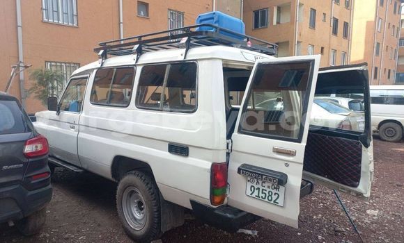 Acheter Occasion Voiture Toyota Hilux Blanc à Addiet–Canna, Ethiopie Acheter Occasion Voiture Toyota Hilux Blanc à Addiet–Canna, Ethiopie