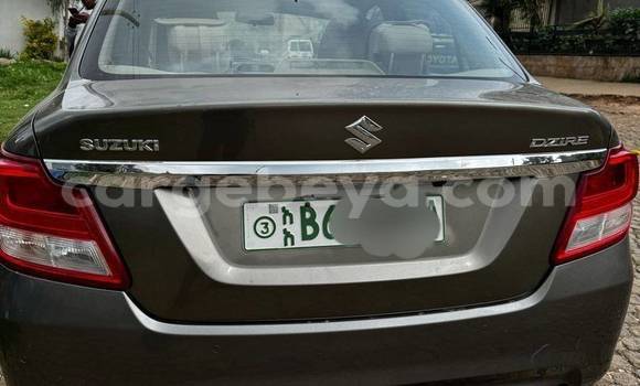 Oofamaa Suzuki Dzire Other Makiinaa iti Addis–Ababa keessatti Ethiopia keessatti Oofamaa Suzuki Dzire Other Makiinaa iti Addis–Ababa keessatti Ethiopia keessatti