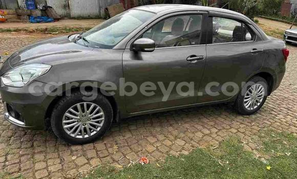Oofamaa Suzuki Dzire Other Makiinaa iti Addis–Ababa keessatti Ethiopia keessatti Oofamaa Suzuki Dzire Other Makiinaa iti Addis–Ababa keessatti Ethiopia keessatti