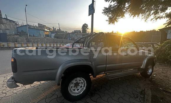 Oofamaa Toyota Pickup Other Makiinaa iti Addis–Ababa keessatti Ethiopia keessatti Oofamaa Toyota Pickup Other Makiinaa iti Addis–Ababa keessatti Ethiopia keessatti