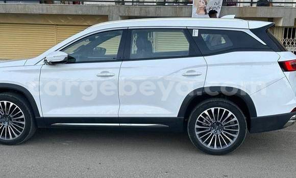 Oofamaa Chery A113 White Makiinaa iti Addis–Ababa keessatti Ethiopia keessatti Oofamaa Chery A113 White Makiinaa iti Addis–Ababa keessatti Ethiopia keessatti