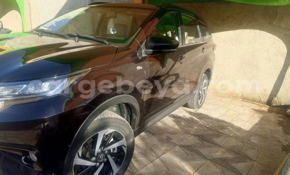 Oofamaa Toyota Rush Blue Makiinaa iti Addis–Ababa keessatti Ethiopia keessatti Oofamaa Toyota Rush Blue Makiinaa iti Addis–Ababa keessatti Ethiopia keessatti