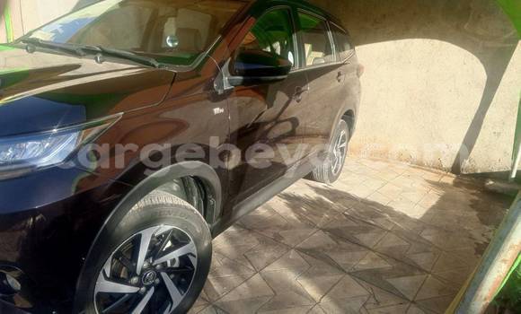 Oofamaa Toyota Rush Blue Makiinaa iti Addis–Ababa keessatti Ethiopia keessatti Oofamaa Toyota Rush Blue Makiinaa iti Addis–Ababa keessatti Ethiopia keessatti