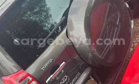 Oofamaa Toyota RAV4 Other Makiinaa iti Addis–Ababa keessatti Ethiopia keessatti Oofamaa Toyota RAV4 Other Makiinaa iti Addis–Ababa keessatti Ethiopia keessatti