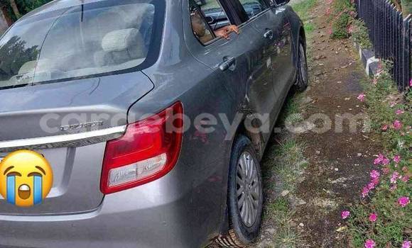 Oofamaa Suzuki Dzire Other Makiinaa iti Addis–Ababa keessatti Ethiopia keessatti Oofamaa Suzuki Dzire Other Makiinaa iti Addis–Ababa keessatti Ethiopia keessatti