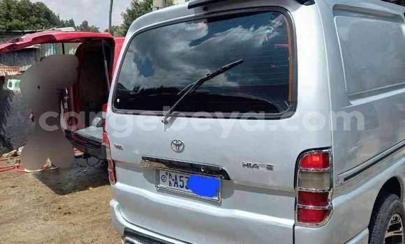 Oofamaa Toyota Dolphin Other Makiinaa iti Addis–Ababa keessatti Ethiopia keessatti Oofamaa Toyota Dolphin Other Makiinaa iti Addis–Ababa keessatti Ethiopia keessatti