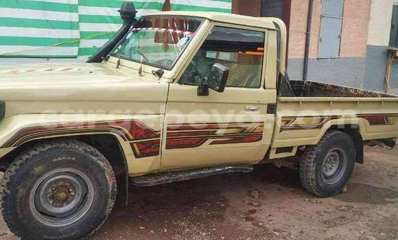 Oofamaa Toyota Pickup Other Makiinaa iti Addis–Ababa keessatti Ethiopia keessatti Oofamaa Toyota Pickup Other Makiinaa iti Addis–Ababa keessatti Ethiopia keessatti