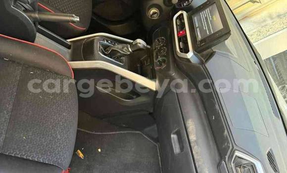 Oofamaa Toyota Ractis White Makiinaa iti Addis–Ababa keessatti Ethiopia keessatti Oofamaa Toyota Ractis White Makiinaa iti Addis–Ababa keessatti Ethiopia keessatti