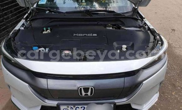 ይግዙ ያገለገለ Honda Edix ነጭ መኪና በ አዲስ አበባ በ ኢትዮጵያ