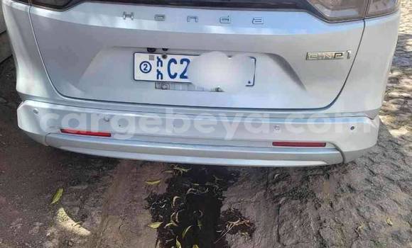 Oofamaa Honda Edix White Makiinaa iti Addis–Ababa keessatti Ethiopia keessatti Oofamaa Honda Edix White Makiinaa iti Addis–Ababa keessatti Ethiopia keessatti