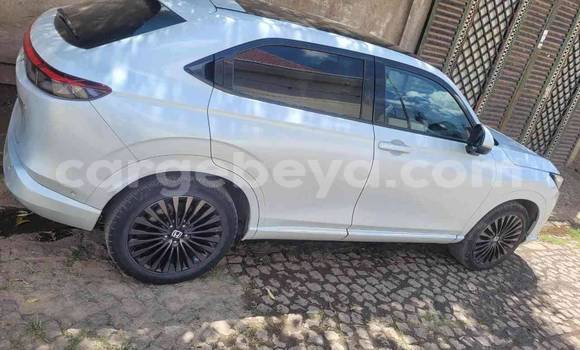 Oofamaa Honda Edix White Makiinaa iti Addis–Ababa keessatti Ethiopia keessatti Oofamaa Honda Edix White Makiinaa iti Addis–Ababa keessatti Ethiopia keessatti