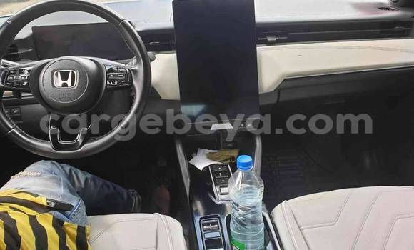 Oofamaa Honda Edix White Makiinaa iti Addis–Ababa keessatti Ethiopia keessatti Oofamaa Honda Edix White Makiinaa iti Addis–Ababa keessatti Ethiopia keessatti