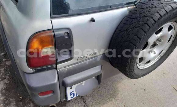 Oofamaa Toyota RAV4 Other Makiinaa iti Addis–Ababa keessatti Ethiopia keessatti Oofamaa Toyota RAV4 Other Makiinaa iti Addis–Ababa keessatti Ethiopia keessatti