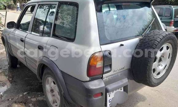Oofamaa Toyota RAV4 Other Makiinaa iti Addis–Ababa keessatti Ethiopia keessatti Oofamaa Toyota RAV4 Other Makiinaa iti Addis–Ababa keessatti Ethiopia keessatti