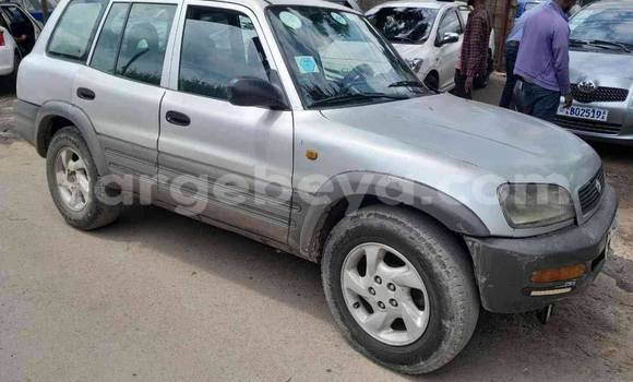 Oofamaa Toyota RAV4 Other Makiinaa iti Addis–Ababa keessatti Ethiopia keessatti Oofamaa Toyota RAV4 Other Makiinaa iti Addis–Ababa keessatti Ethiopia keessatti