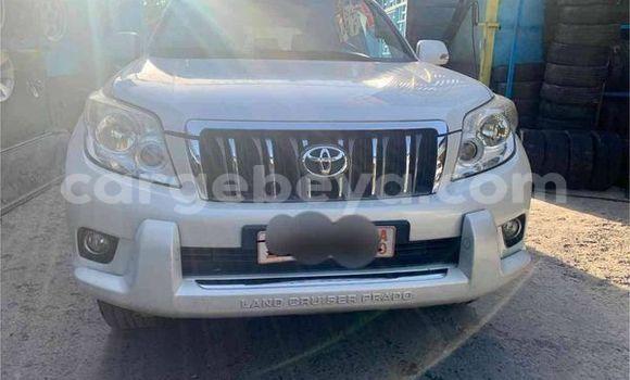 Acheter Occasion Voiture Toyota Land Cruiser Prado Blanc à Addis Ababa, Ethiopie