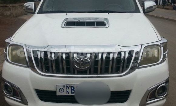 Buy Used Toyota Hilux White Car in Addis Zemen in Amhara Buy Used Toyota Hilux White Car in Addis Zemen in Amhara