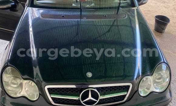 Oofamaa Mercedes-Benz C–Class White Makiinaa iti Addiet–Canna keessatti Ethiopia keessatti