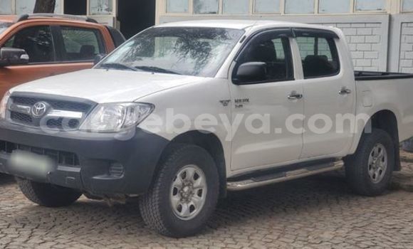 Buy Used Toyota Hilux White Car in Addis Zemen in Amhara Buy Used Toyota Hilux White Car in Addis Zemen in Amhara