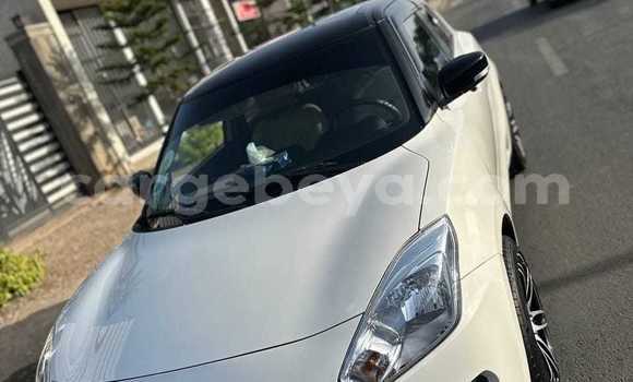 Oofamaa Suzuki Swift Other Makiinaa iti Addi Ark'ay keessatti Amhara keessatti