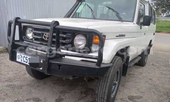 Acheter Occasion Voiture Toyota Land Cruiser Blanc à Addis Ababa, Ethiopie Acheter Occasion Voiture Toyota Land Cruiser Blanc à Addis Ababa, Ethiopie