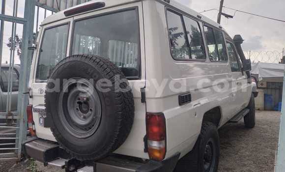 ይግዙ ያገለገለ Toyota Land Cruiser ነጭ መኪና በ አዲስ አበባ በ ኢትዮጵያ ይግዙ ያገለገለ Toyota Land Cruiser ነጭ መኪና በ አዲስ አበባ በ ኢትዮጵያ