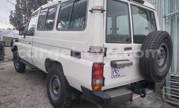 ይግዙ ያገለገለ Toyota Land Cruiser ነጭ መኪና በ አዲስ አበባ በ ኢትዮጵያ ይግዙ ያገለገለ Toyota Land Cruiser ነጭ መኪና በ አዲስ አበባ በ ኢትዮጵያ