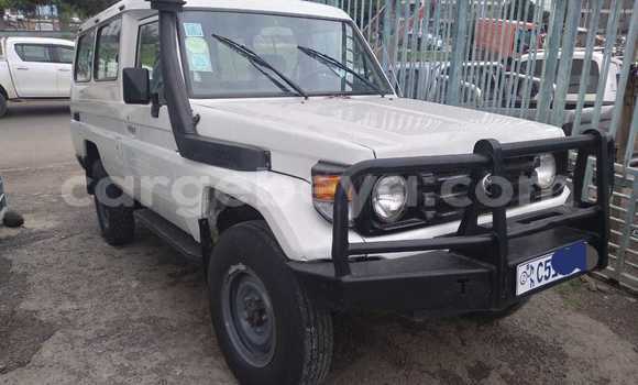ይግዙ ያገለገለ Toyota Land Cruiser ነጭ መኪና በ አዲስ አበባ በ ኢትዮጵያ ይግዙ ያገለገለ Toyota Land Cruiser ነጭ መኪና በ አዲስ አበባ በ ኢትዮጵያ