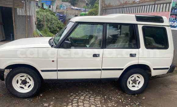 ይግዙ ያገለገለ Land Rover Discovery ነጭ መኪና በ አዲስ ዘመን በ አማራ ይግዙ ያገለገለ Land Rover Discovery ነጭ መኪና በ አዲስ ዘመን በ አማራ
