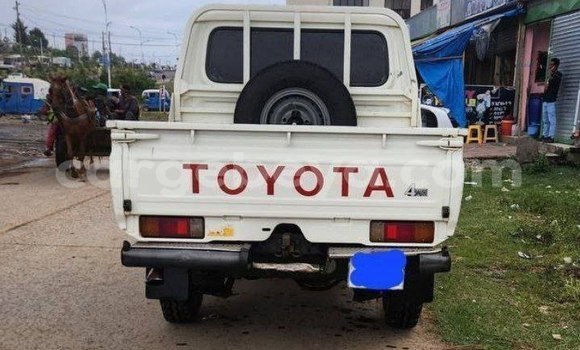 Buy Used Toyota Land Cruiser White Car in Addis–Ababa in Ethiopia Buy Used Toyota Land Cruiser White Car in Addis–Ababa in Ethiopia