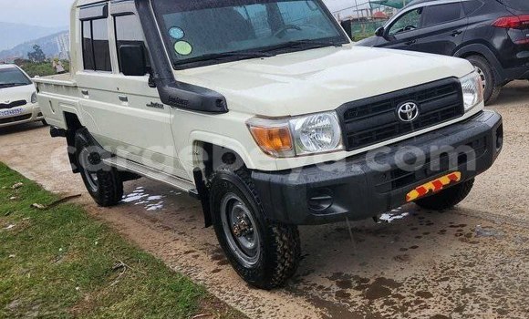 Buy Used Toyota Land Cruiser White Car in Addis–Ababa in Ethiopia Buy Used Toyota Land Cruiser White Car in Addis–Ababa in Ethiopia