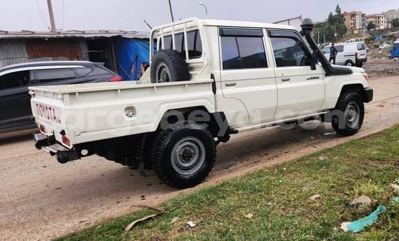 Buy Used Toyota Land Cruiser White Car in Addis–Ababa in Ethiopia Buy Used Toyota Land Cruiser White Car in Addis–Ababa in Ethiopia