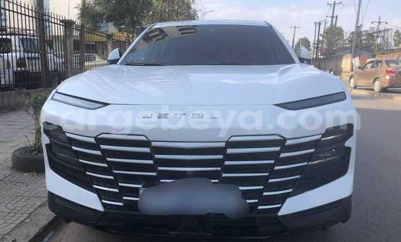 Oofamaa Toyota Camry (Japan) White Makiinaa iti Addis–Ababa keessatti Ethiopia keessatti