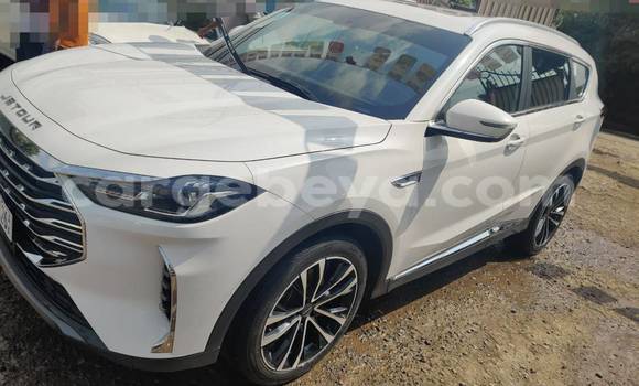 Oofamaa Toyota Camry (Japan) White Makiinaa iti Addis–Ababa keessatti Ethiopia keessatti