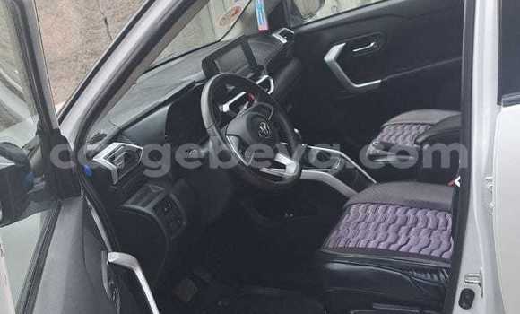 ይግዙ ያገለገለ Toyota RAV4 ነጭ መኪና በ አዲስ አበባ በ ኢትዮጵያ ይግዙ ያገለገለ Toyota RAV4 ነጭ መኪና በ አዲስ አበባ በ ኢትዮጵያ