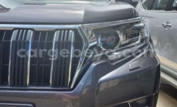 Oofamaa Toyota Land Cruiser Prado Other Makiinaa iti Addis–Ababa keessatti Ethiopia keessatti Oofamaa Toyota Land Cruiser Prado Other Makiinaa iti Addis–Ababa keessatti Ethiopia keessatti