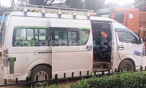 ይግዙ ያገለገለ Toyota Hiace ነጭ መኪና በ አዲስ አበባ በ ኢትዮጵያ ይግዙ ያገለገለ Toyota Hiace ነጭ መኪና በ አዲስ አበባ በ ኢትዮጵያ