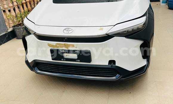 Buy Used Toyota bB White Car in Addis–Ababa in Ethiopia