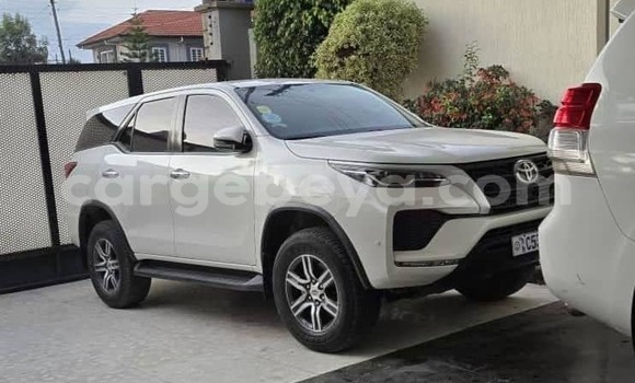 Buy Used Toyota Fortuner White Car in Addis–Ababa in Ethiopia