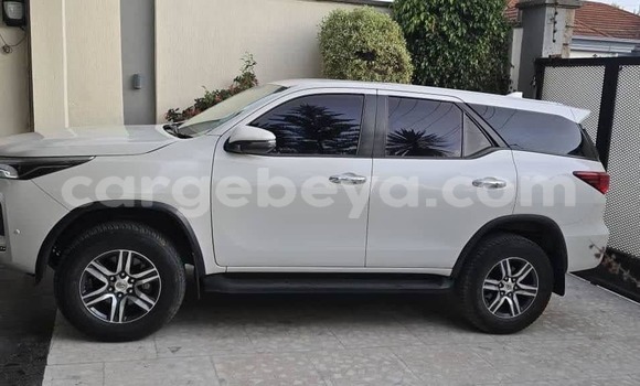 ይግዙ ያገለገለ Toyota Fortuner ነጭ መኪና በ አዲስ አበባ በ ኢትዮጵያ ይግዙ ያገለገለ Toyota Fortuner ነጭ መኪና በ አዲስ አበባ በ ኢትዮጵያ