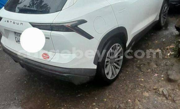 Oofamaa Toyota 4Runner White Makiinaa iti Abiy Adi keessatti Tigray keessatti Oofamaa Toyota 4Runner White Makiinaa iti Abiy Adi keessatti Tigray keessatti