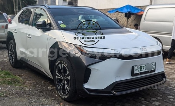 Buy Used Toyota Matrix White Car in Addis 'Alem in Amhara Buy Used Toyota Matrix White Car in Addis 'Alem in Amhara