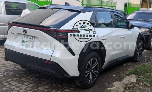 Buy Used Toyota Matrix White Car in Addis 'Alem in Amhara Buy Used Toyota Matrix White Car in Addis 'Alem in Amhara