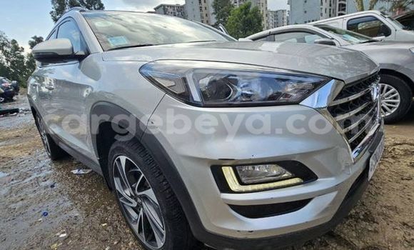 ይግዙ ያገለገለ Hyundai Tucson ሌላ መኪና በ አዲስ አበባ በ ኢትዮጵያ