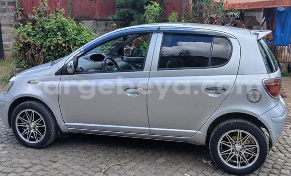 Oofamaa Toyota Vitz Other Makiinaa iti Addis–Ababa keessatti Ethiopia keessatti Oofamaa Toyota Vitz Other Makiinaa iti Addis–Ababa keessatti Ethiopia keessatti