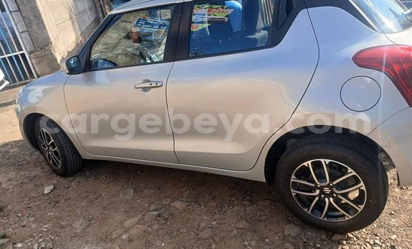 Oofamaa Suzuki Swift Other Makiinaa iti Addis–Ababa keessatti Ethiopia keessatti Oofamaa Suzuki Swift Other Makiinaa iti Addis–Ababa keessatti Ethiopia keessatti