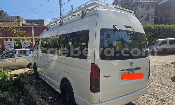 ይግዙ ያገለገለ Toyota Hiace ነጭ መኪና በ አዲስ አበባ በ ኢትዮጵያ