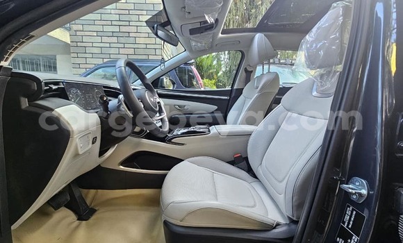 Oofamaa Hyundai Tucson Blue Makiinaa iti Addis–Ababa keessatti Ethiopia keessatti Oofamaa Hyundai Tucson Blue Makiinaa iti Addis–Ababa keessatti Ethiopia keessatti